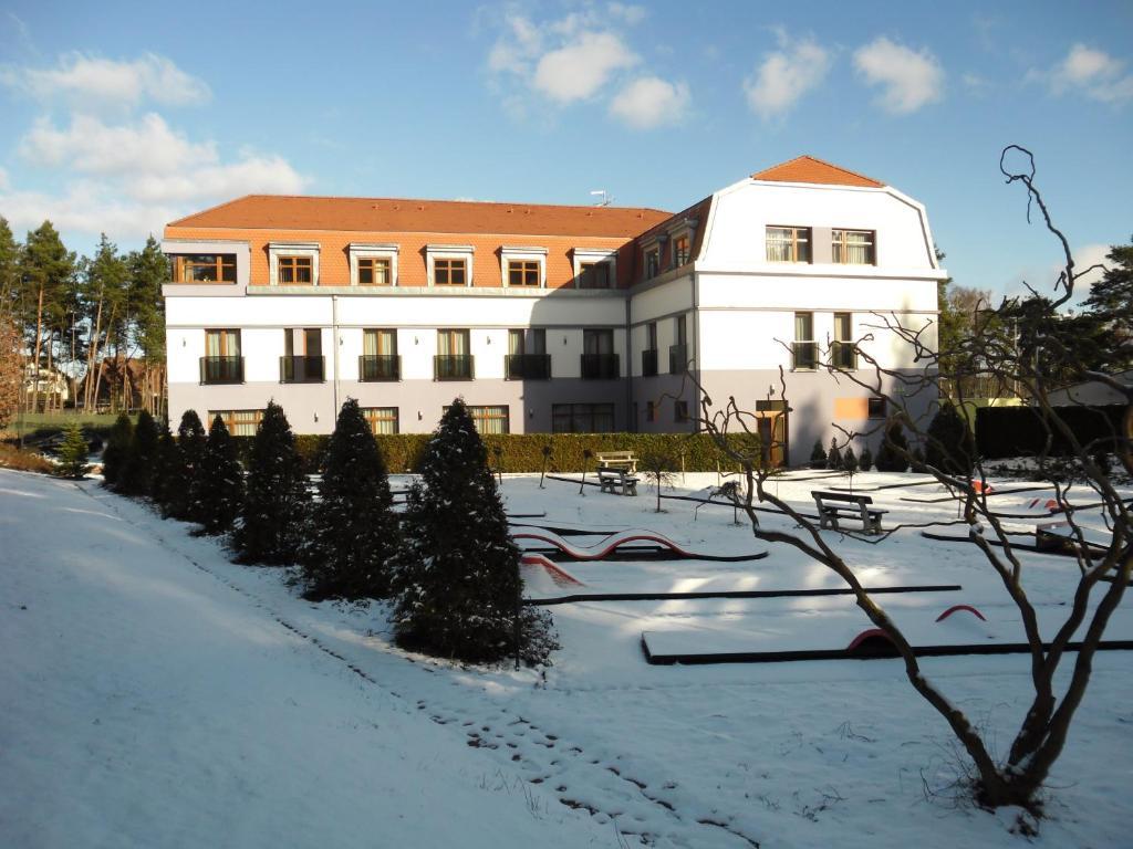 Hotel Sport Zruč Esterno foto