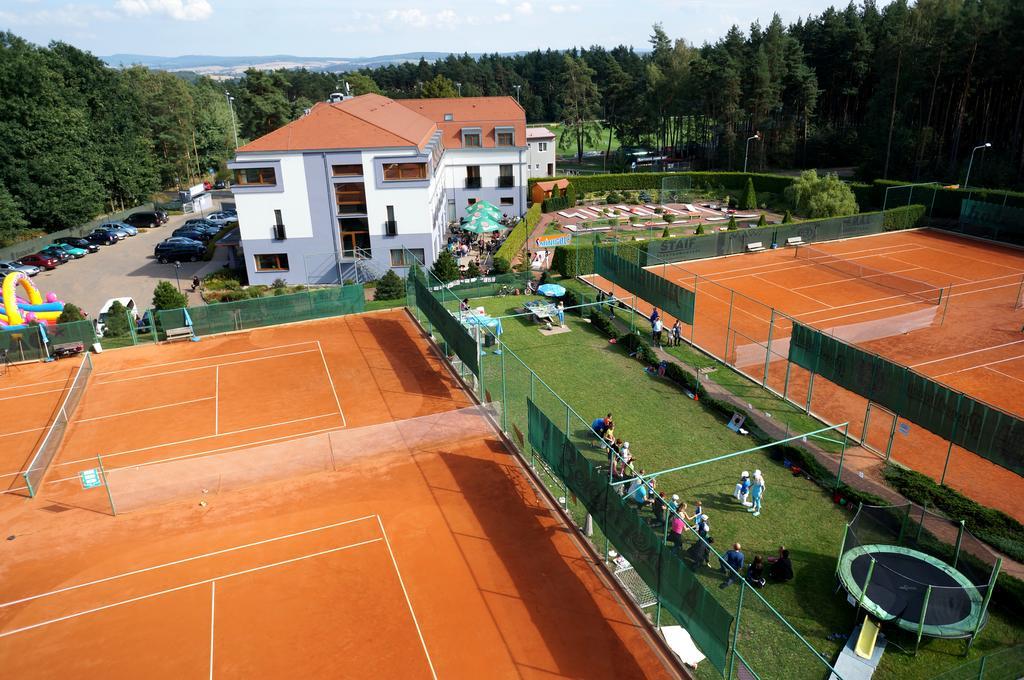 Hotel Sport Zruč Esterno foto