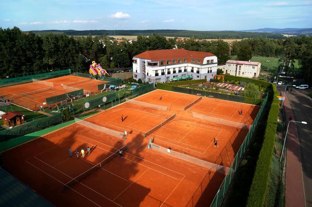 Hotel Sport Zruč Esterno foto