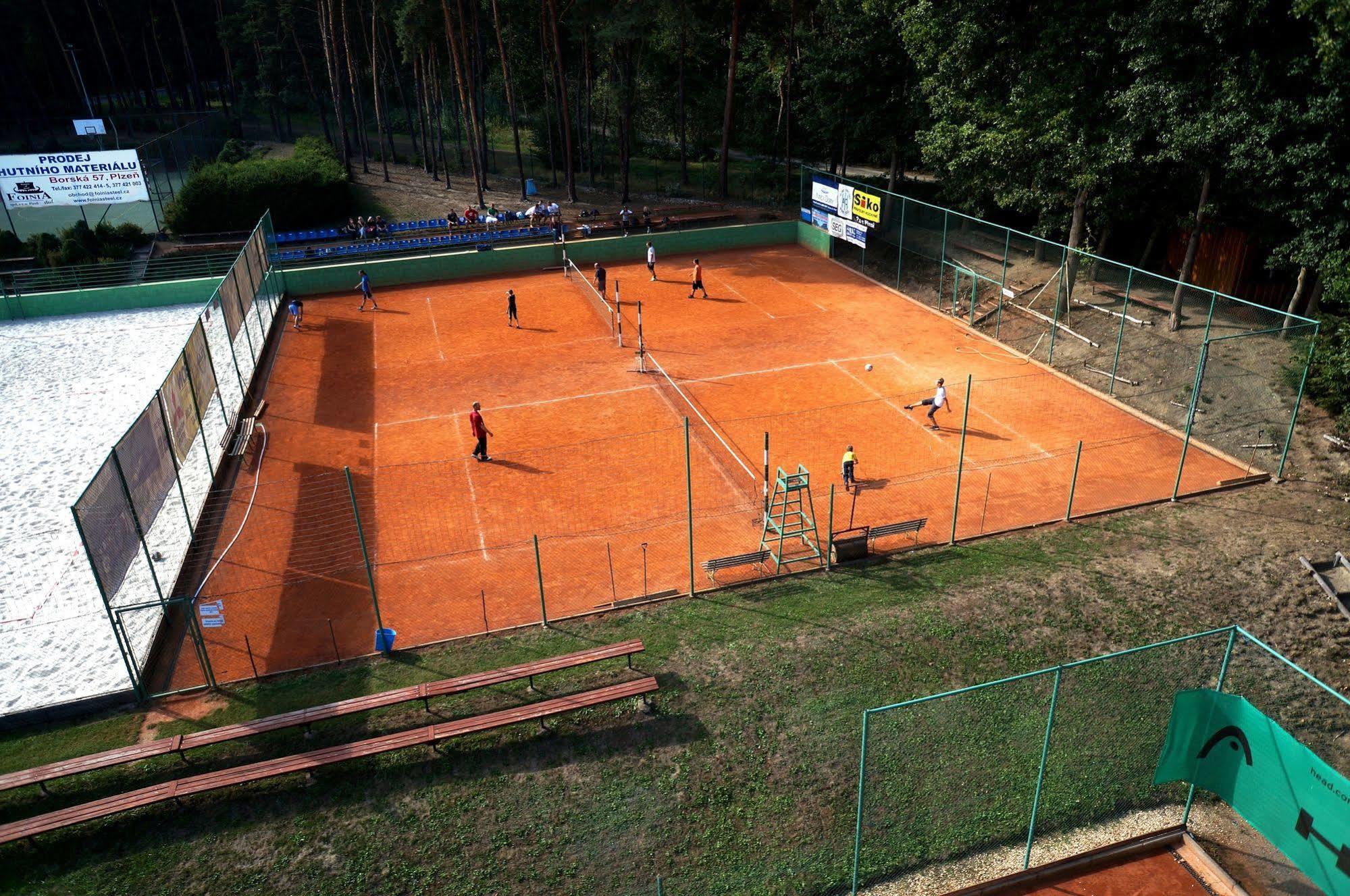 Hotel Sport Zruč Esterno foto